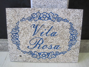 placa grabada piedra