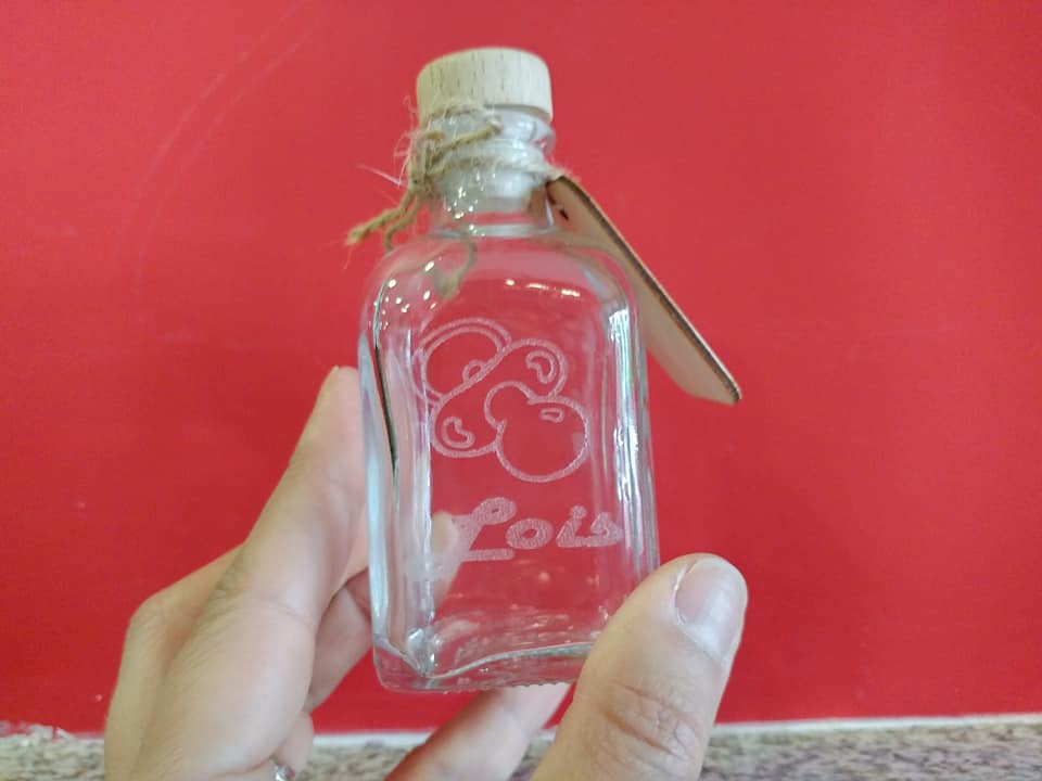 Botella cristal grabada láser - Pedriñas