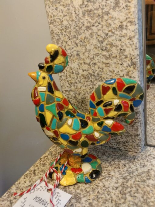 Figura gallo colorido