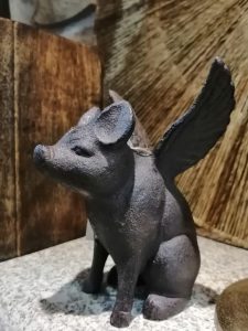 Cerdo con alas