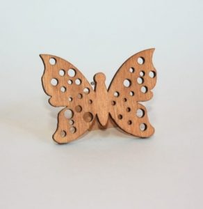 broche mariposa madera