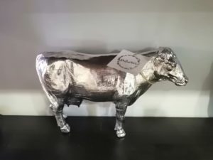 FIGURA VACA PLATEADA