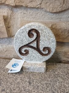 TRISQUEL GRABADO BAJO RELIEVE